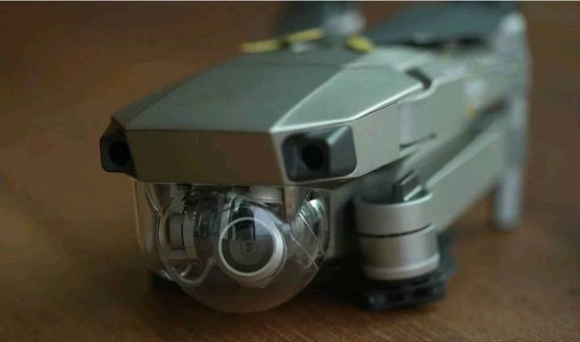 尤其是在效费比方面，美国空军认为，Mavic Pro Platinum小型无人机有着极大的优势。其实在发布购买意向文件之前，美国空军就进行了大量的对比，但最终还是觉得购买大疆产品更加划算。由于成本等因素，欧美自己造的无人机价格相对较贵。