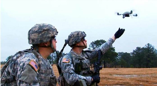 陆战队在操作瞬眼MK3无人机